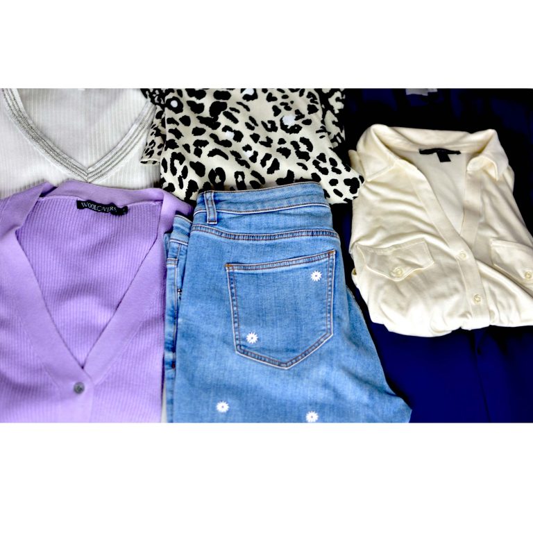 Capsule wardrobe: zásady tvoření kombinovatelného a udržitelného šatníku
